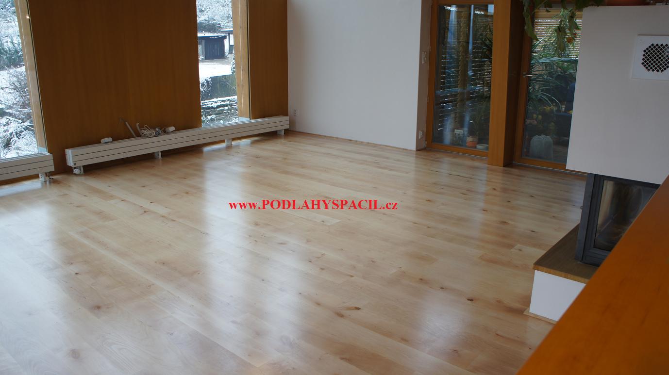 broušení podlahy z třívrstvé konstrukce